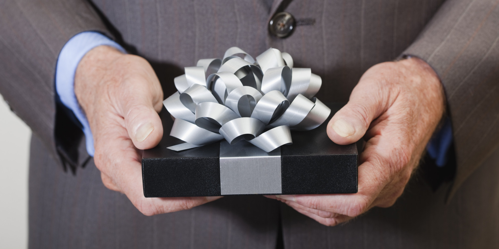 Вручение подарков боссу: что стоит знать?