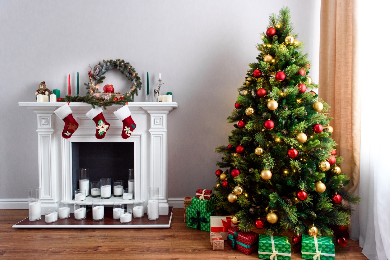 Как красиво нарядить новогоднюю елку: оригинальные идеи и украшения своими руками