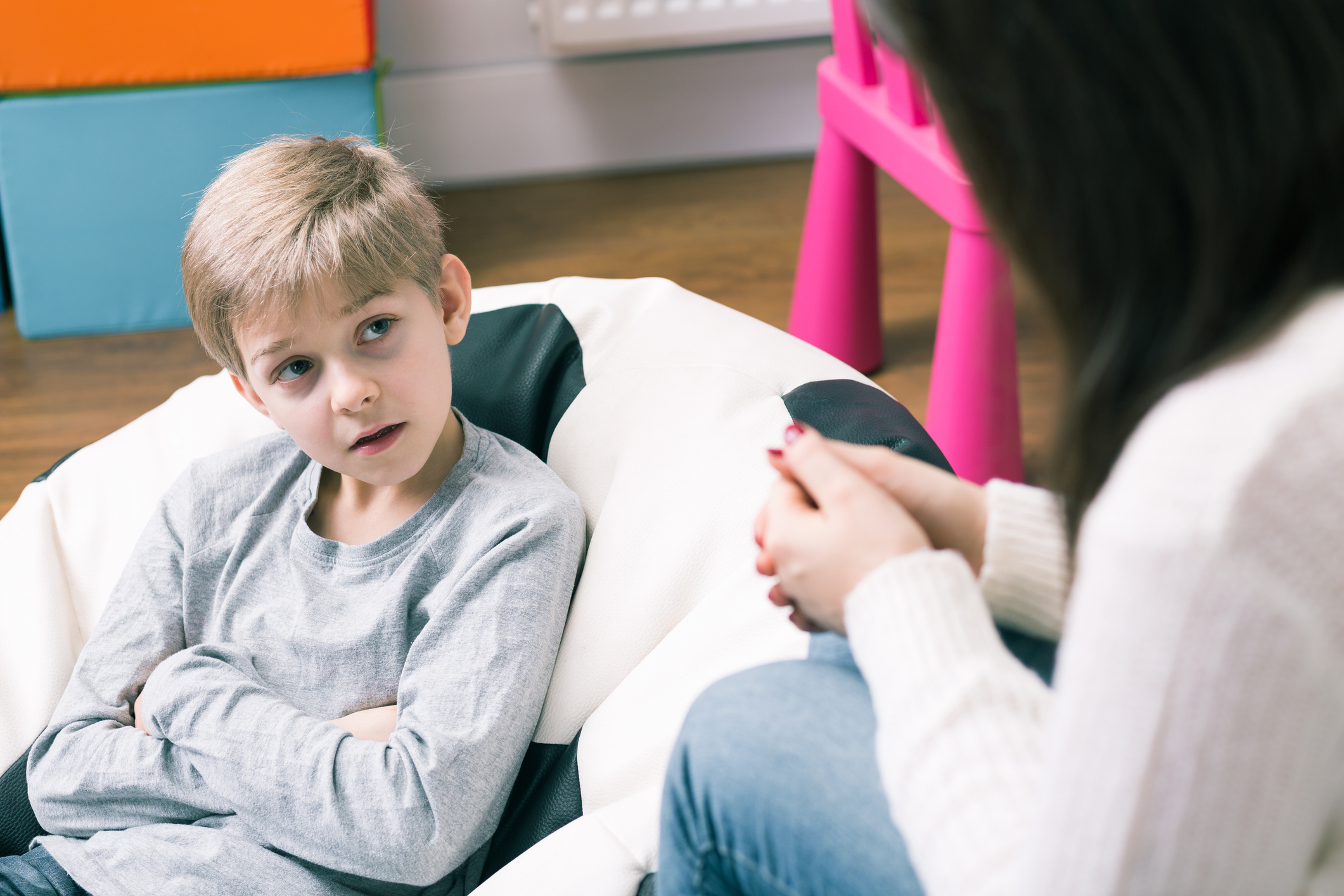 Почему ребенку может понадобиться посещение психотерапевта