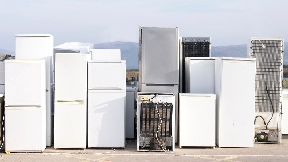 Особенности скупки и вывоза холодильников: причины популярности услуги