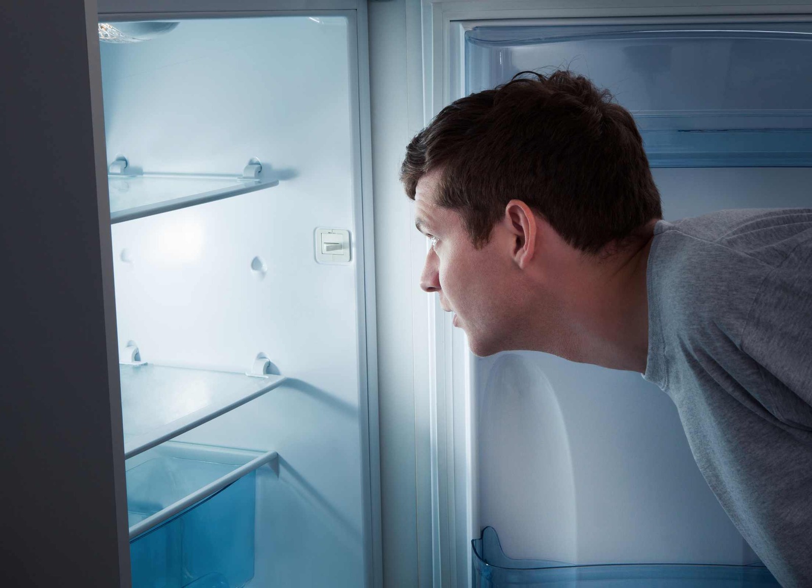 Как отремонтировать холодильник, который недостаточно охлаждает?
