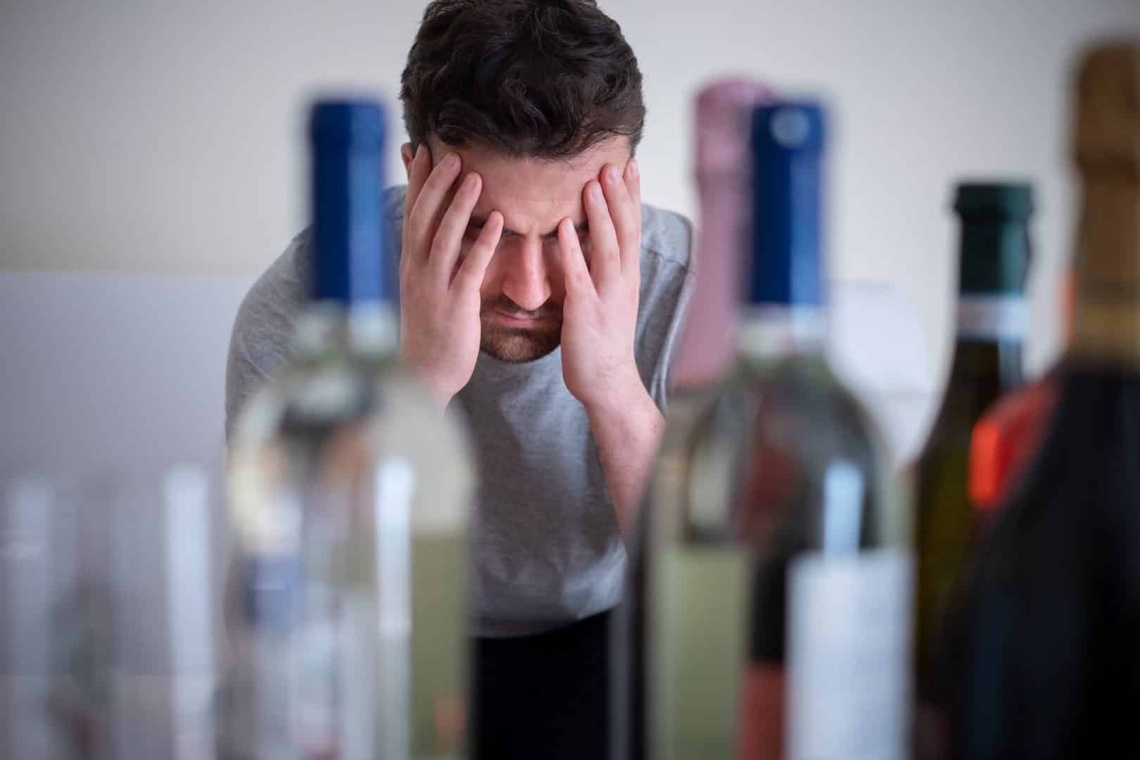 Как помочь справиться с алкоголизмом близким?
