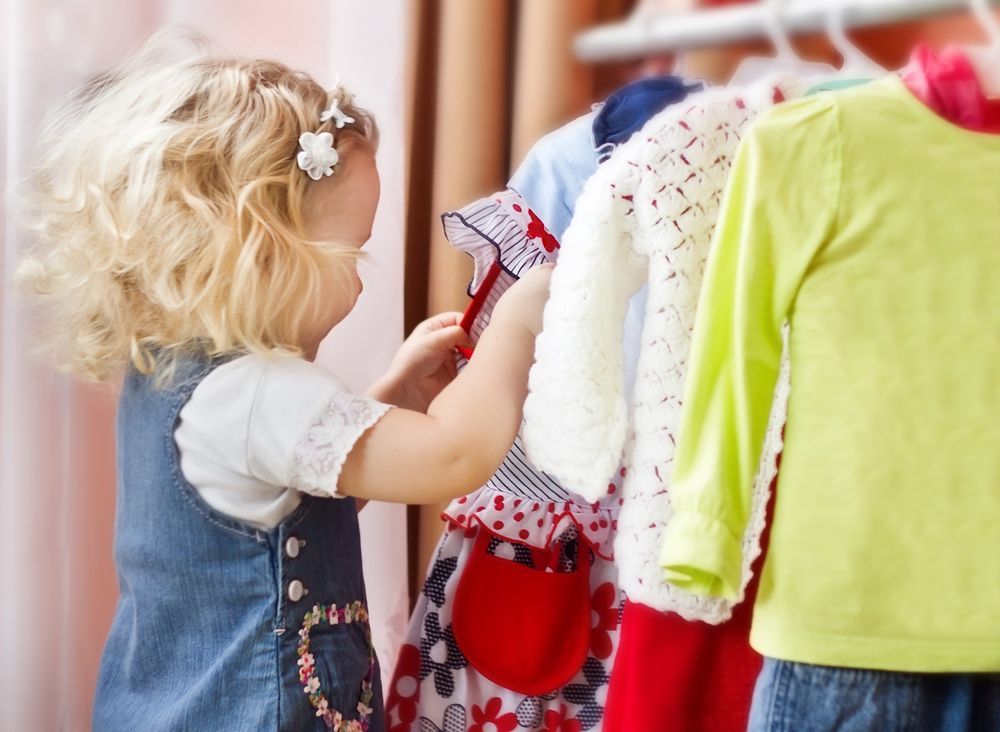 Почему выгодно покупать детскую одежду оптом?