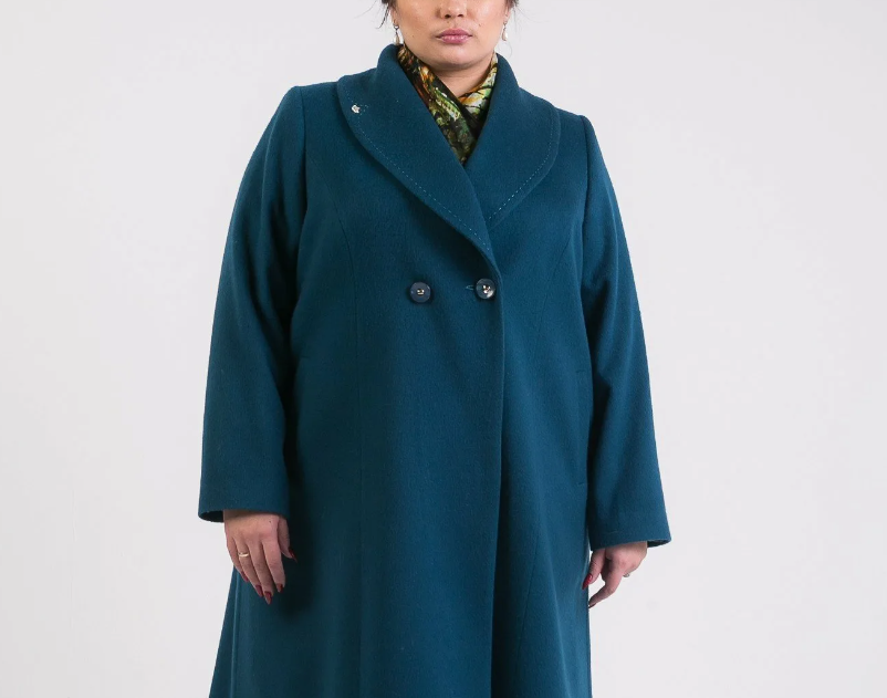 Как выбрать женское пальто большого размера: советы для стильного образа