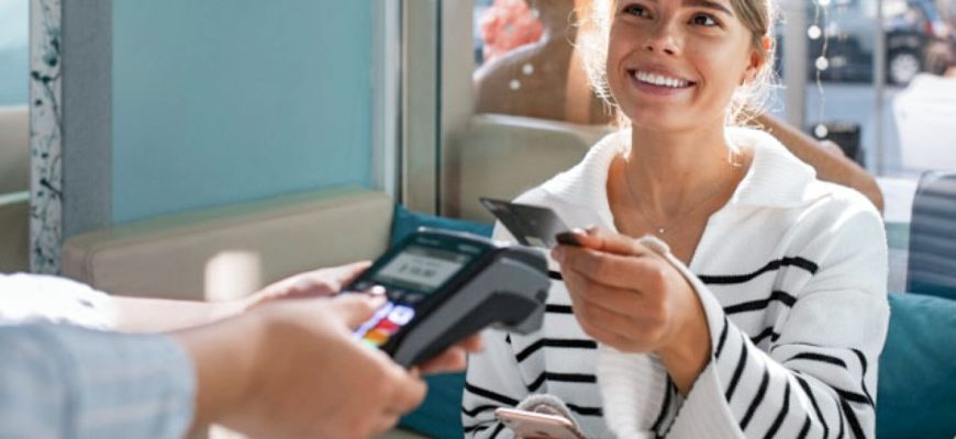 Кредитная карта, которую дают всем без отказа: возможно ли это на практике